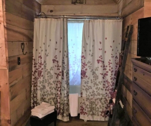 Cottage_2_-_small_bath