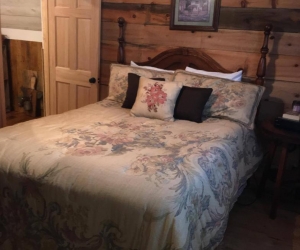 Cottage_2_-_upstairs_room