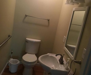 Cottage_3_-_conf_room_bath